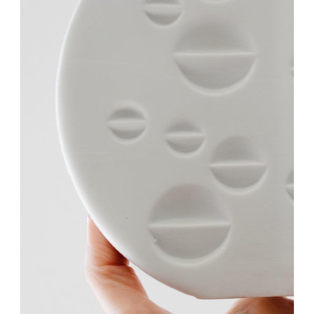 Ceramic 1950s Hans-Theo Baumann for Thomas Germany Matte White Porcelain Op Art Vase For Sale - Image 7 of 12