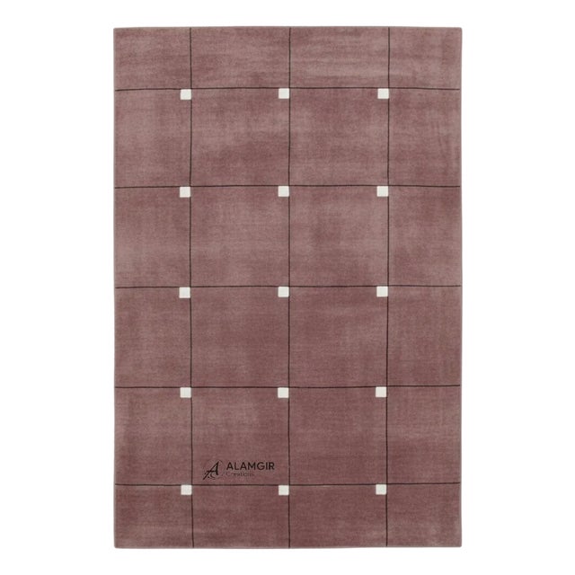 Hand-Tufted Wool Rug in Light Burgundy With Subtle Grid Pattern For Sale