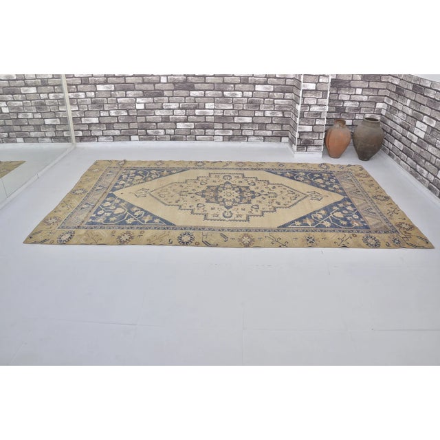 Turkish Vintage Turkish Oushak Rug in Creamy Ivory, Indigo Navy & Soft Ochre For Sale - Image 3 of 10