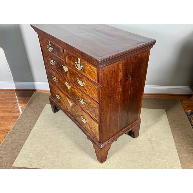 English Early 18th Century English Walnut Chest of Drawers, C. 1700–1725 For Sale - Image 3 of 18
