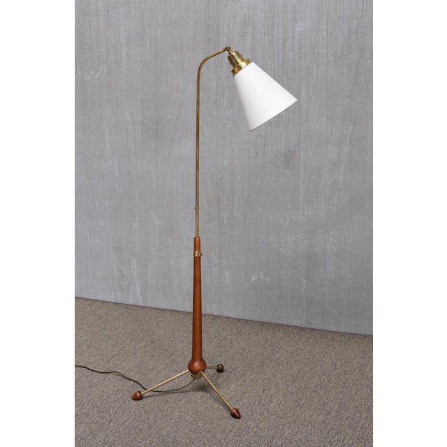 This very rare floor lamp was designed by Hans Bergström and produced by Ateljé Lyktan in Åhus, Sweden in the late 1940s....