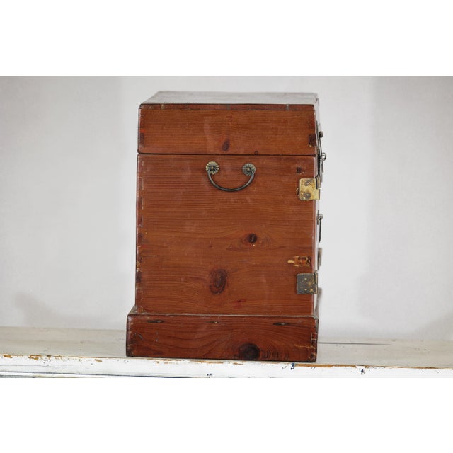 Antique Chinese Brown Lacquer Jewelry Dressing Case with Brass Hardware For Sale - Image 11 of 12