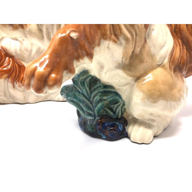 Vintage Staffordshire Style Lifesize Majolica Cavalier King Spaniel Ceramic Dog Figurines - Set of 2 For Sale In Tampa - Image 6 of 10