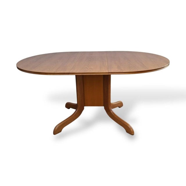 Mid-Century Oval Drop Leaf Gateleg Dining Table in Teak from Morris of Glasgow, 1960s For Sale - Image 3 of 10