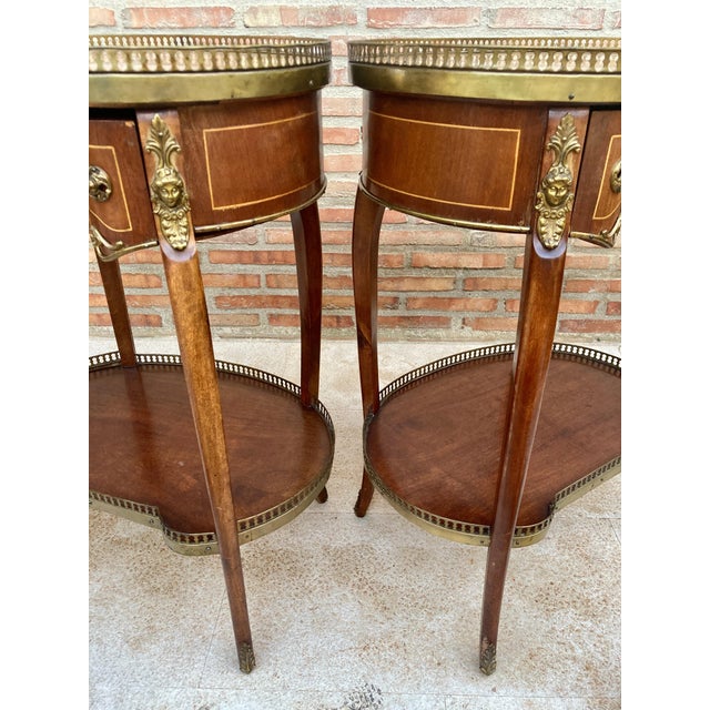 Mid 20th Century Carved Wood Kidney Shaped Bedside Tables with Bronze and Marble Top, Set of 2 For Sale - Image 4 of 18