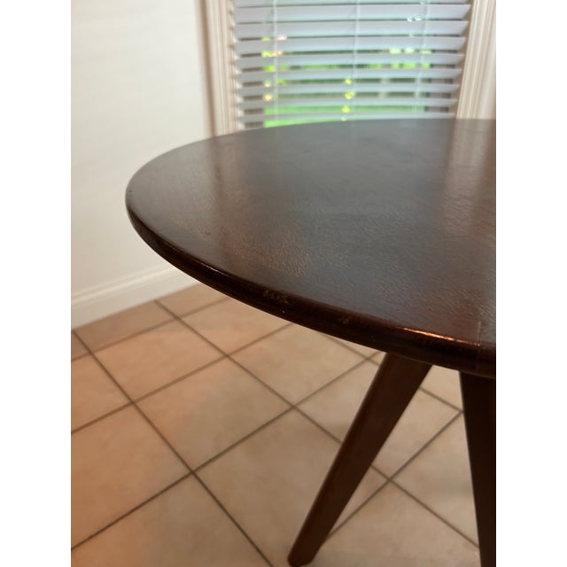 Saccaro Vitrúvio Round Dining Table in Louro-Freijó Wood For Sale - Image 12 of 13