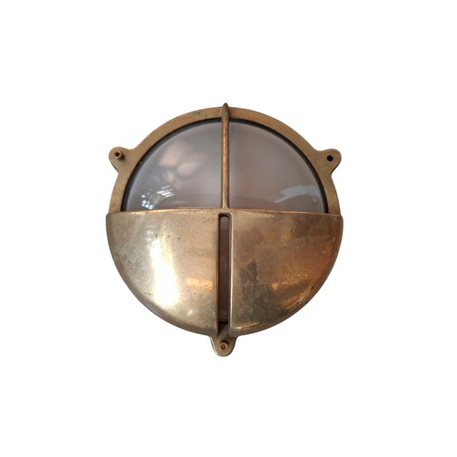 An authentic nautical bulkhead light, a striking furnishing accessory that combines the robustness of shipbuilding with...