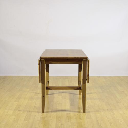 This contemporary swedish-designed vintage coffee table is an extremely versatile and functional furnishing solution....