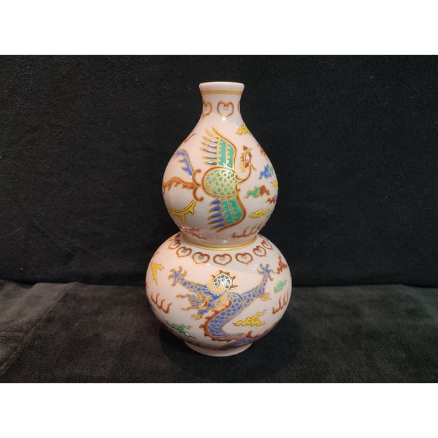 Chinese Old Ceramic Vase,Ming Dynasty Chenghua Marked Gold Paint Famille Verte Porcelain Gourd Vase Hand Drawing Dragon and Phoenix Pattern For Sale - Image 4 of 11