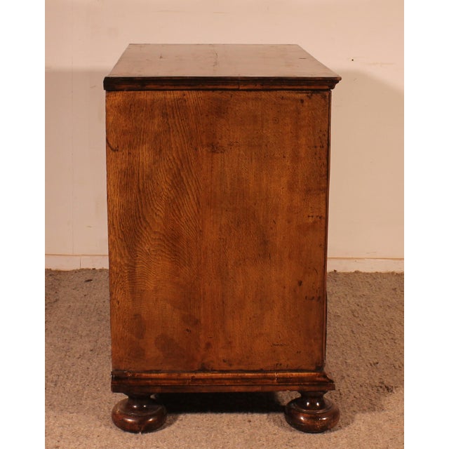 17th Century William and Mary Walnut Chest of Drawers For Sale - Image 6 of 13