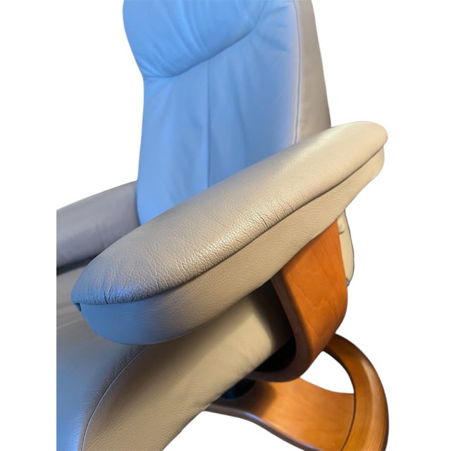 Animal Skin Fjords by Hjellegjerde Norwegian Leather Swivel Recliner & Ottoman – Ivory – Scandinavian Modern For Sale - Image 7 of 12