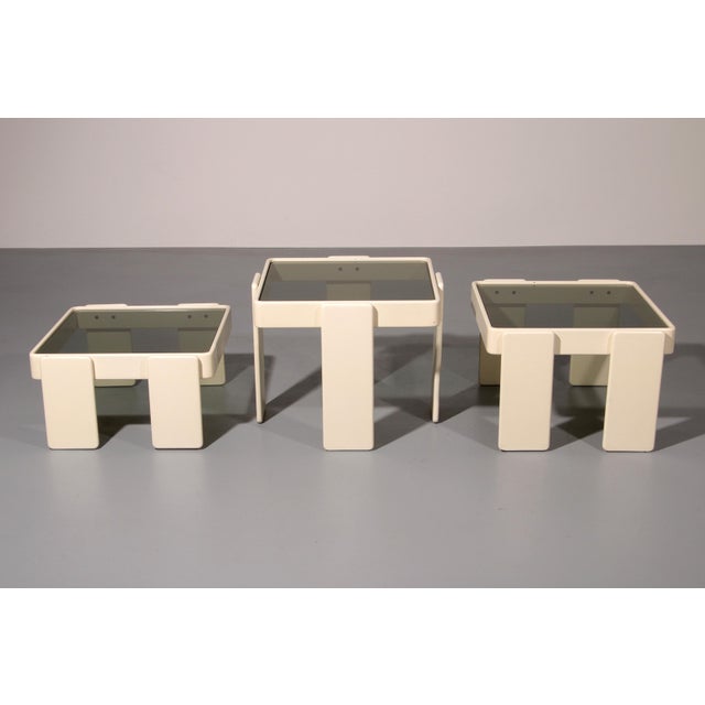 1970s Off-White Lacquered Stacking Tables by Gianfranco Frattini for Cassina, 1970, Set of 3 For Sale - Image 5 of 15