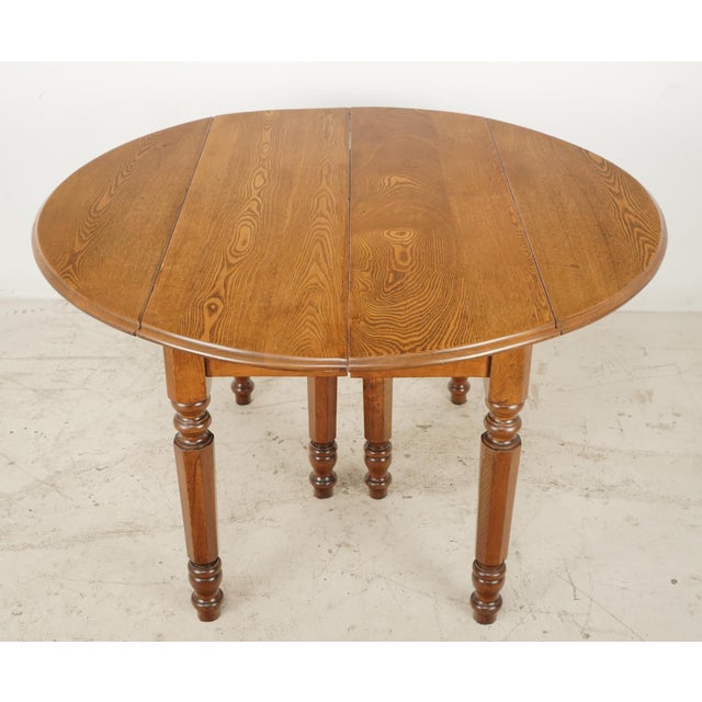 Vintage Traditional Style Expanding Oak Dining Table For Sale - Image 11 of 12
