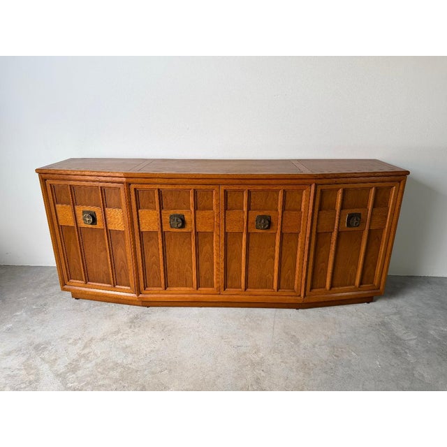 1970s Heritage Mid-Century Modern Sculpted Walnut Sideboard Credenza With Brutalist Broze Hardware For Sale - Image 12 of 18