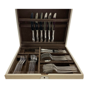 New 1980s Silver Set of 6- Seven Piece Place-Setting, 42 Pieces Rattail. With Case