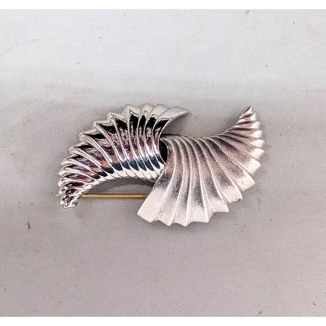 Monet Vintage 1984 Signed Monet Matte & Smooth Rhodium Plated Brooch For Sale - Image 4 of 8