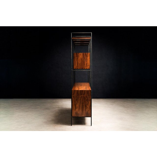 “Mf 710” Modular Bookshelf in Rosewood & Metal, Geraldo De Barros for Unilabor, Brazil, C. 1955 For Sale - Image 13 of 14
