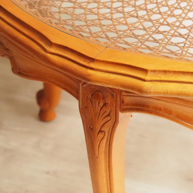 This round coffee table is a piece of furniture in the Louis Philippe style and likely dates from the late 20th century....