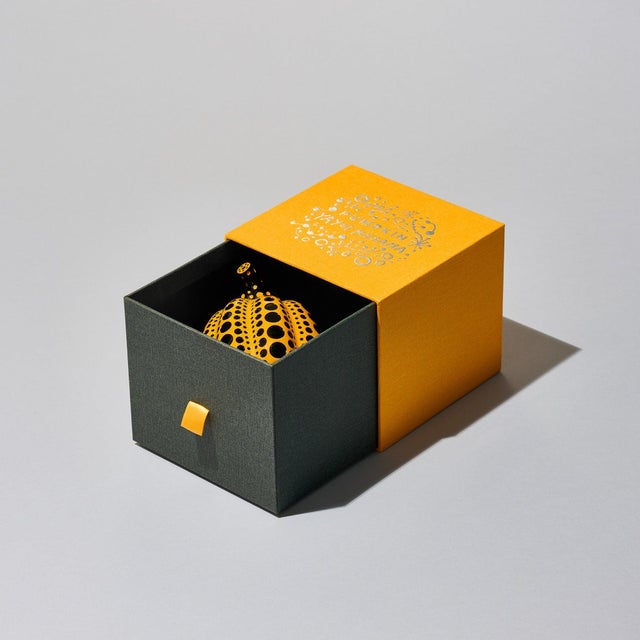 Contemporary Yayoi Kusama Yellow Pumpkin Sculpture With Certificate, 2023 草間彌生 For Sale - Image 3 of 4
