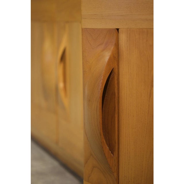 Mid-Century Modern Solid Elm Bookcase from Maison Regain, France, 1960 For Sale - Image 3 of 15