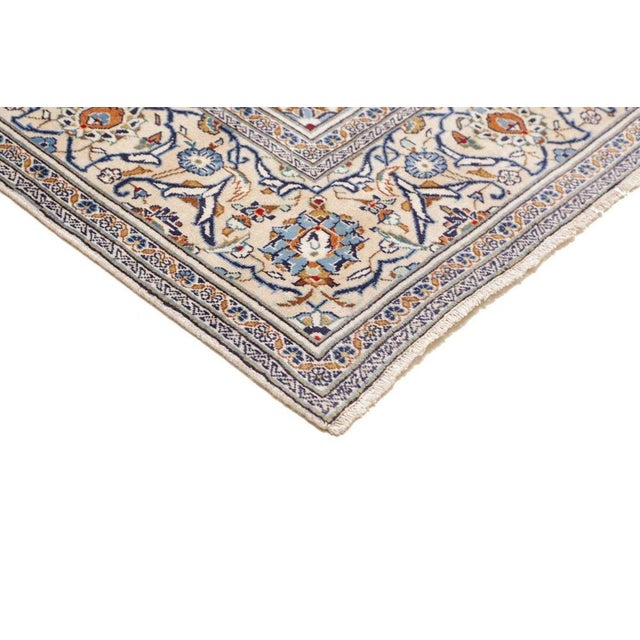 Middle Eastern Rug in Pure Wool For Sale - Image 5 of 11