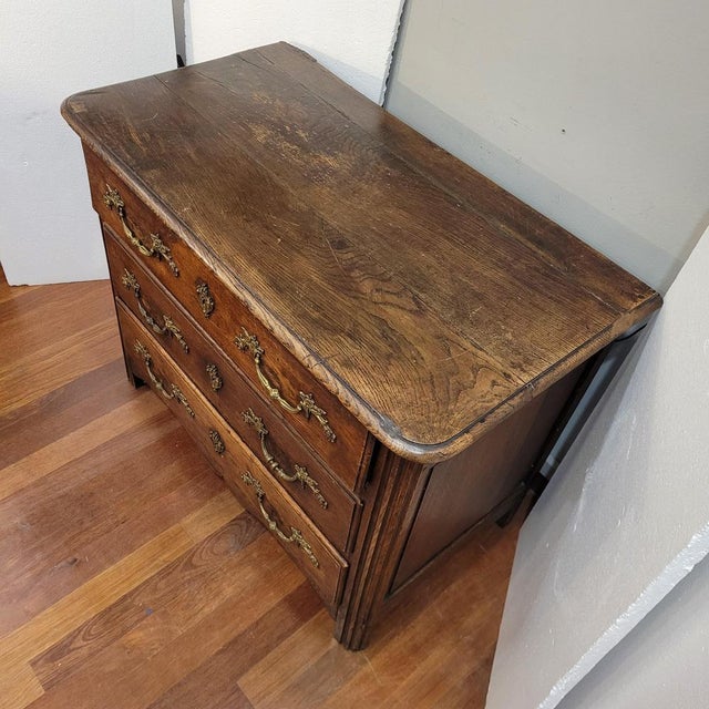 Antique Parisian Chest of Drawers in Oak, 1780 For Sale - Image 6 of 18