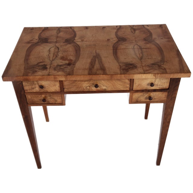 Antique Biedermeier Lady's Writing Desk in Walnut, 1830 For Sale - Image 4 of 18