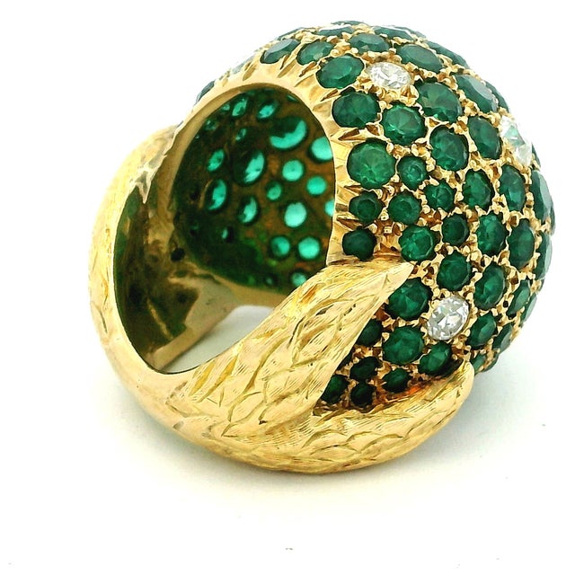 1990s Bold 18k Yellow Gold Tsavorite & Diamond Pavé Dome Ring, Size 6 For Sale - Image 4 of 13