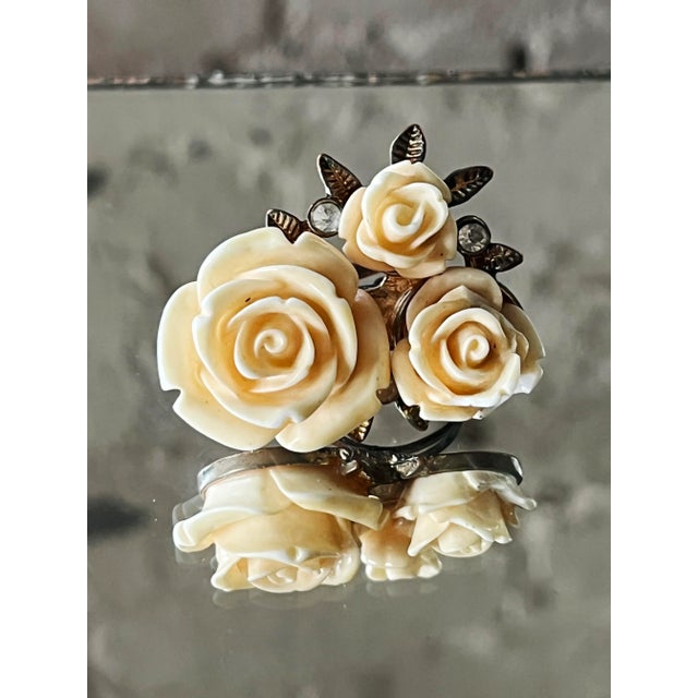 Hattie Carnegie 1960s Vintage Resin Coral Flower Ring, Size 7 For Sale - Image 4 of 8