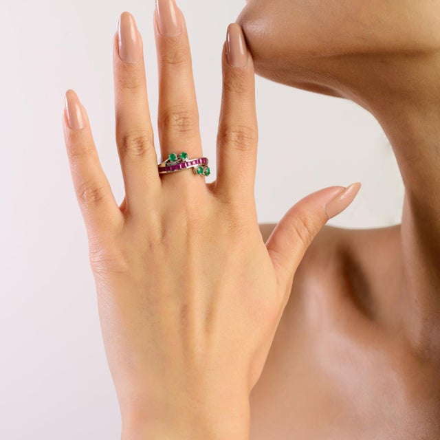 Antique Channel Set Square-Cut Ruby & Emerald Wave Band Ring for Women - Size 7 For Sale - Image 4 of 11