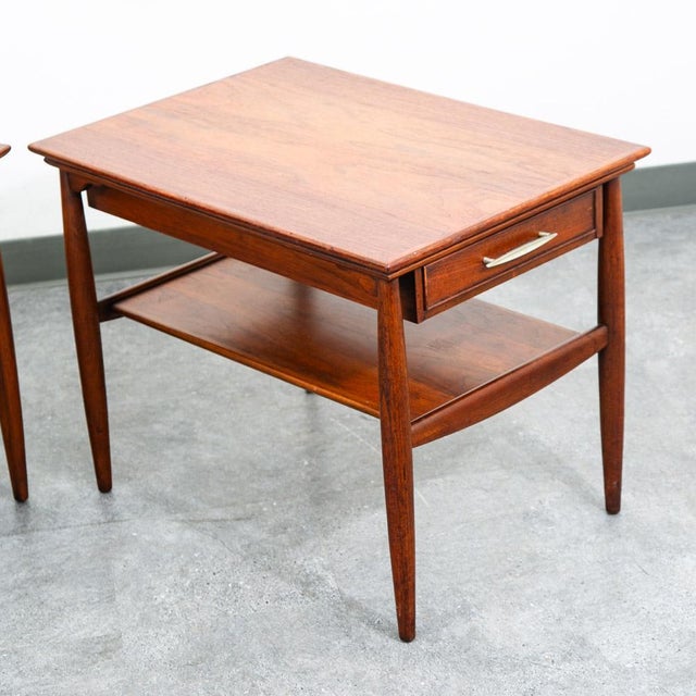 Hekman Furniture Mid Century Modern Nightstands End Side Table Drawer Walnut Vintage Hekman Shelf For Sale - Image 4 of 12