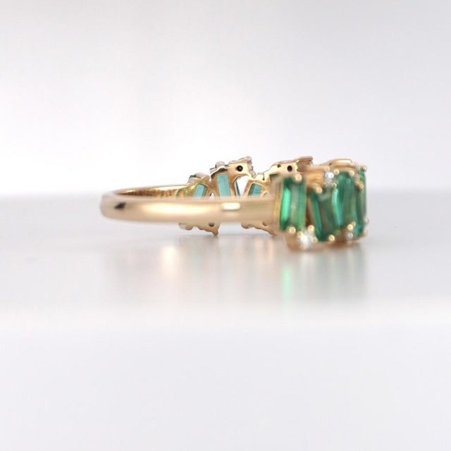 Metal Zig Zag Yellow Gold Natural Diamond & Emerald Ring For Sale - Image 7 of 14