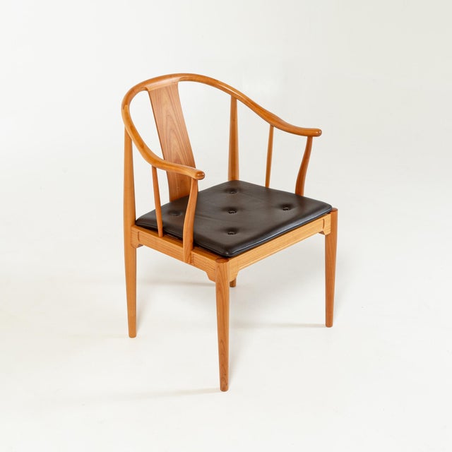 At the Cabinetmakers' Guild's Autumn Exhibition in 1943, Wegner presented his first version of a chair inspired by an old...