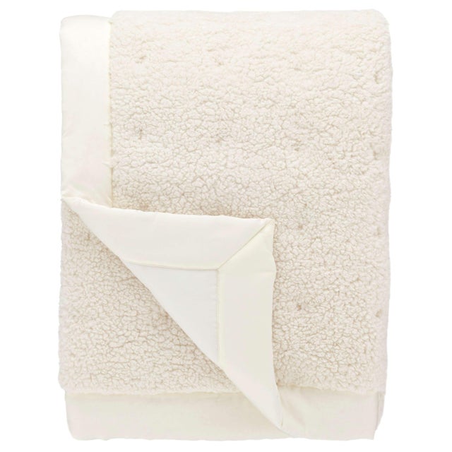 Winter is for snuggling and getting cozy on the couch. Tufted at 4" intervals front and back for max-air puffiness, the...