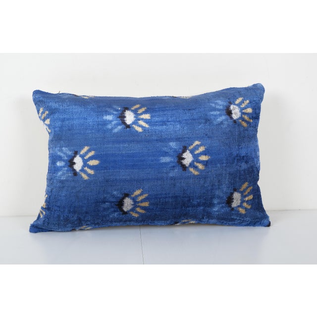 2020s Blue Ikat Velvet Lumbar Pillow Cover 16'' X 24'' For Sale - Image 5 of 5