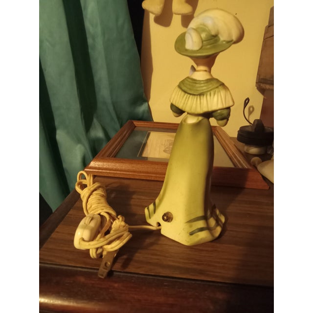 1960s Victorian lady scent defusing night lamp