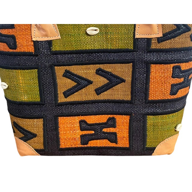 2000 - 2009 Sewn & Embroidered Large Raffia /Leather Tote Bag Madagascar For Sale - Image 5 of 6