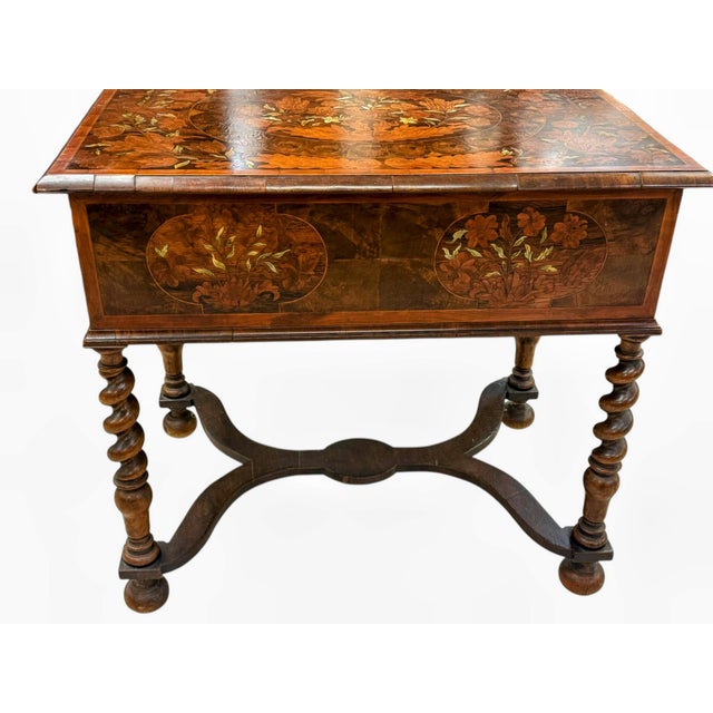 Antique William and Mary Oyster Waln Table With Intricate Marquetry Inlay For Sale - Image 11 of 13