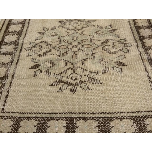 Vintage Turkish Oushak Runner, Hand-Knotted Wool Pile, Ivory & Green, 3' x 11' For Sale - Image 4 of 9