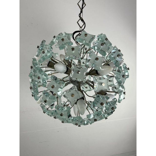 Large chandelier in the style of Fontana Arte in Murano glass with 13 lights, 1960s. Metal structure with green ground...