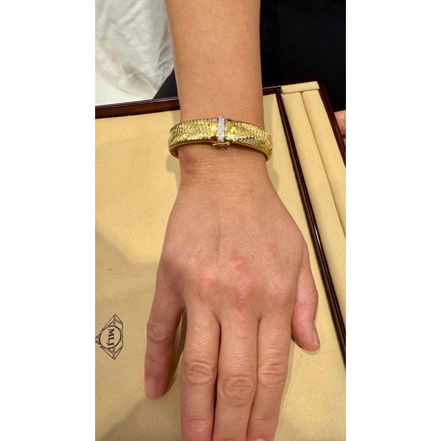 Roberto Coin Diamond Bangle Woven Bracelet 18 Karat Yellow Gold Estate, Medium This is a stretchable bracelet Diamonds :...