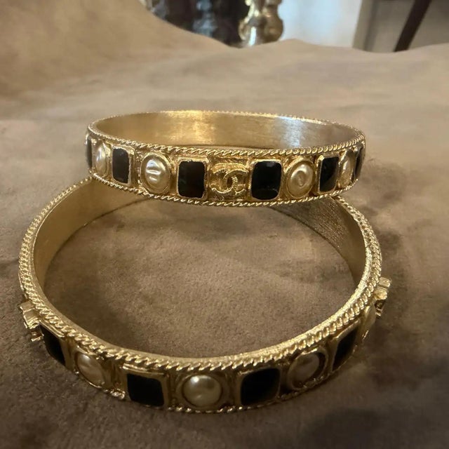Metal Two 1990s Iconic Gold Plated Metal and Black Enamel Bangle Bracelets by Chanel For Sale - Image 7 of 11