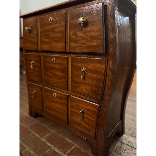 A beautifully crafted vintage three-drawer accent chest by Weiman, featuring rich, warm oak grain, an elegant curved...