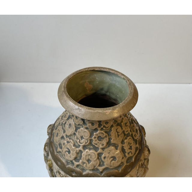 1920s Antique Historicism Italian Pottery Vase with Puttis, 1920s For Sale - Image 5 of 9