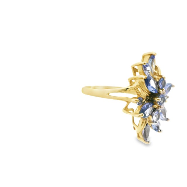 1990s 14k Yellow Gold Tanzanite Cluster Ring, Size 8 For Sale - Image 4 of 11