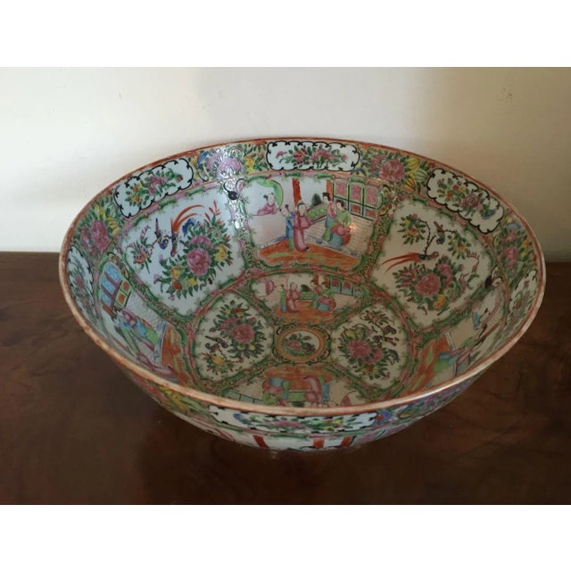Green 19th Century Chinese Export Porcelain Famille Rose Bowl For Sale - Image 8 of 11