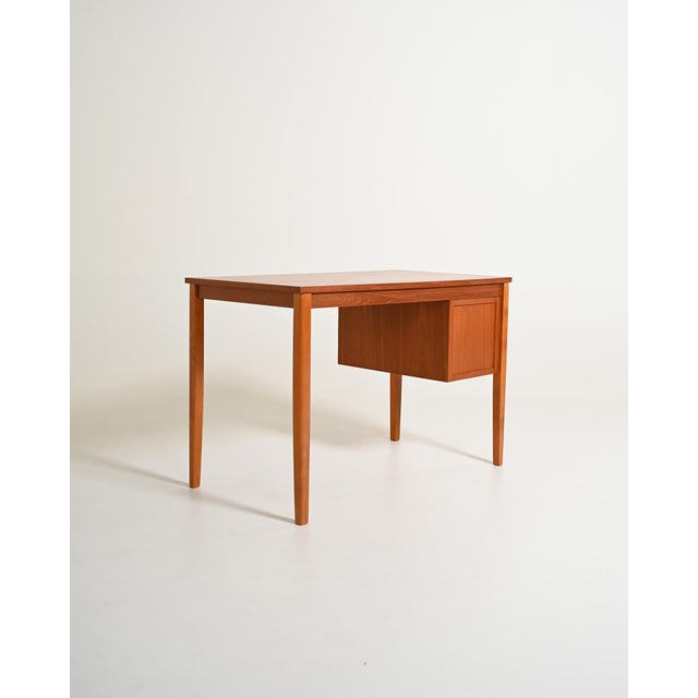 1960s Scandinavian Teak Desk with Movable Drawers, 1960s For Sale - Image 5 of 11