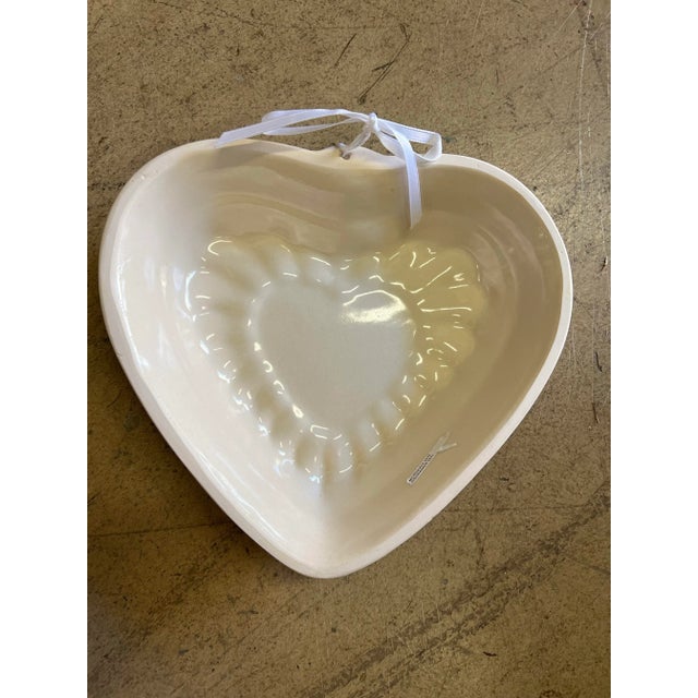 Vintage ceramic heart sponge ware. Great to use as wall hanging or for food mold. Jello, tuna fish, or rice mold for a...