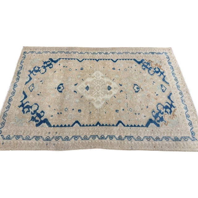 1920s Antique Rug 3x5 | Soft Beige & Blue With Delicate Geometric Medallion For Sale - Image 5 of 5