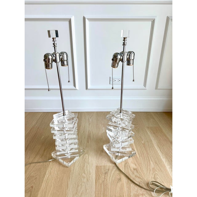 1970s Artist-Signed Sculptural Stacked Lucite Table Lamps, Intentionally Asymmetrical - Pair For Sale In Chicago - Image 6 of 11